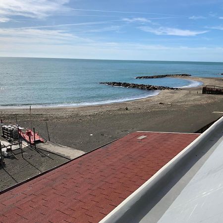 Roma Meraviglioso Attico Sul Mare Ладисполи Екстериор снимка