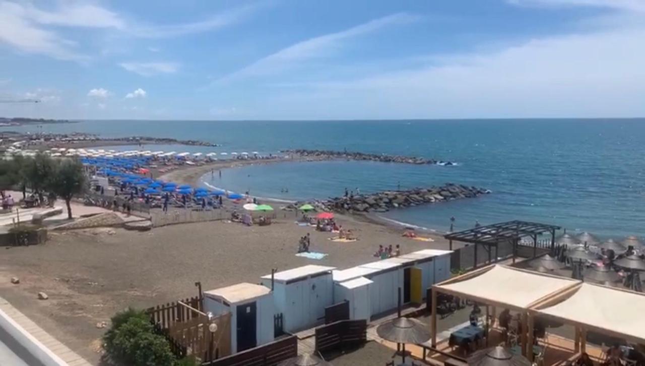 Roma Meraviglioso Attico Sul Mare Ладисполи Екстериор снимка